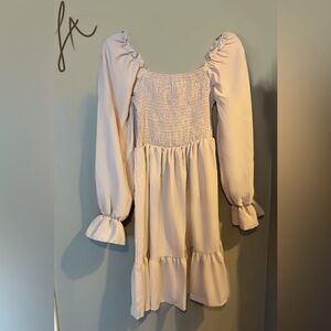 Small knee length ruffle hem dress 💛👗